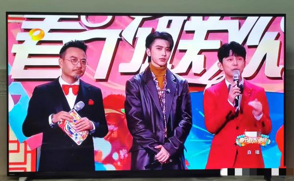 湖南春晚：何炅滿臉疲憊屢失誤，50歲孫悅勁歌熱舞，劉謙反成亮點