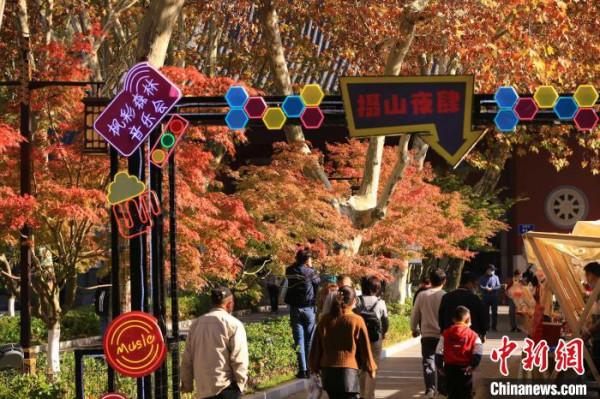 南京棲霞山層林盡染如詩如畫