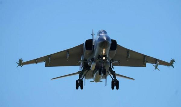 殲-16D無偵8相繼亮相航展 只差轟20助陣 我們到底還有多少黑科技 殲-16D無偵8相繼亮相航展 只差轟20助陣 我們到底還有多少黑科技