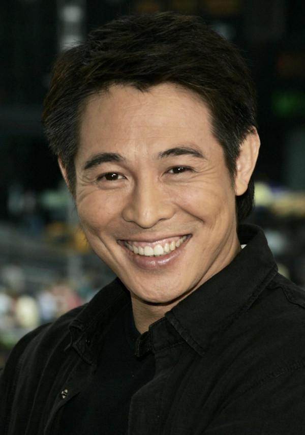 改了國籍的8位著名明星，李連杰張鐵林在列