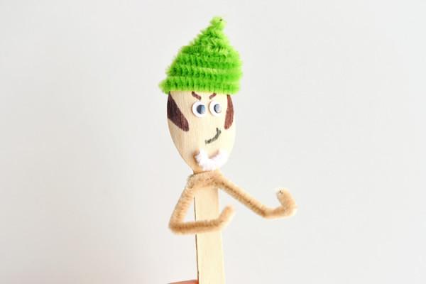 扭扭棒配合彩紙做的小木偶，簡單又可愛，幼兒園小朋友的最愛