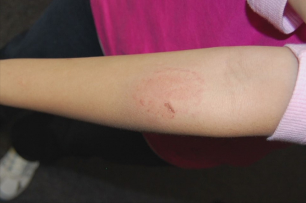 2010年美國女子遇害，排除多個嫌疑人後，線索指向她的雙胞胎女兒