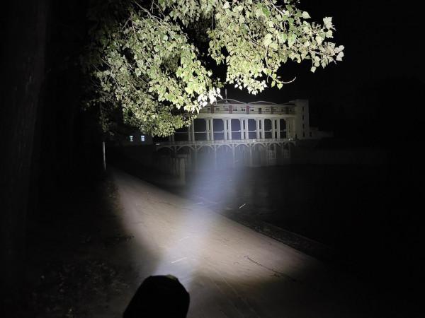 照亮黑夜的一束光！——在路上X6 USB戶外手電體驗