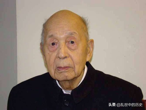 180師偵察股長臨危受命，不再尋找團部，率領一個連突圍