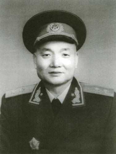 59年孔令華帶女朋友回家，錢儉輕聲問李敏：你真的願意嫁到我家？