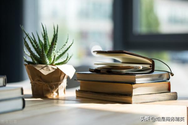 清華校長第七次送書上熱搜 誰說中國人作品就比不上《老人與海》