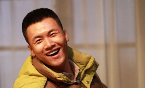 “老戲骨”於濱：為當演員和父親鬧翻，出道20年零緋聞，家庭幸福