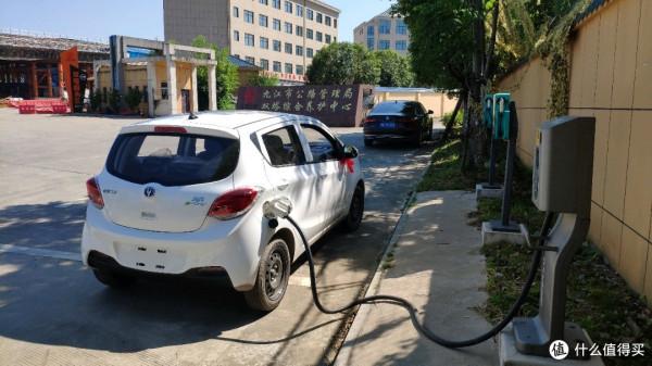 開小奔奔去廬山避暑，38°夏日凍得半路發抖