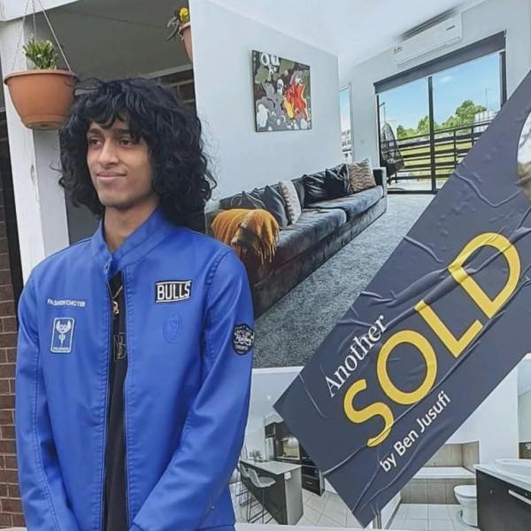 澳洲小夥在肯德基打工三年，買下人生首套房！轉手又買下三層排屋