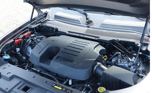 路虎衛士90解析，3門5座定位，配3.0T引擎+48V輕混系統