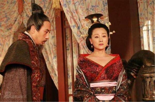 武則天背叛李治稱帝,82歲時被迫交出皇位,為什麼卻無人敢動她? 武則天背叛李治稱帝,82歲時被迫交出皇位,為什麼卻無人敢動她?