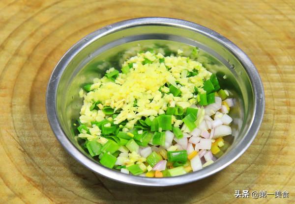 豬肉新吃法，切成肉丁拌上黑椒汁，外酥裡嫩，口感比燒烤還要好吃