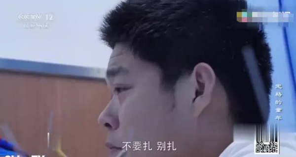 “我被‘綁’在輪椅上學習”，這一個動作，讓400+個孩子終身癱瘓