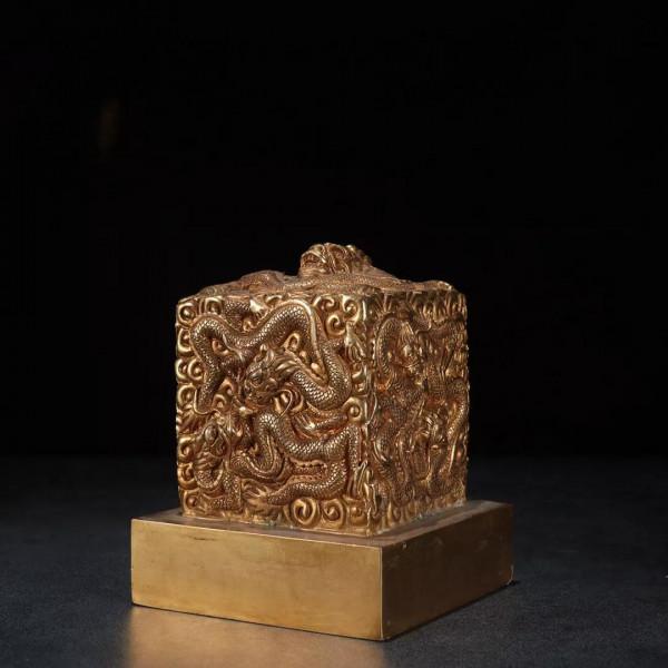 臻品 銅鎏金 九五至尊 印章規格：高寬厚12.7*10*10cm 重4950克