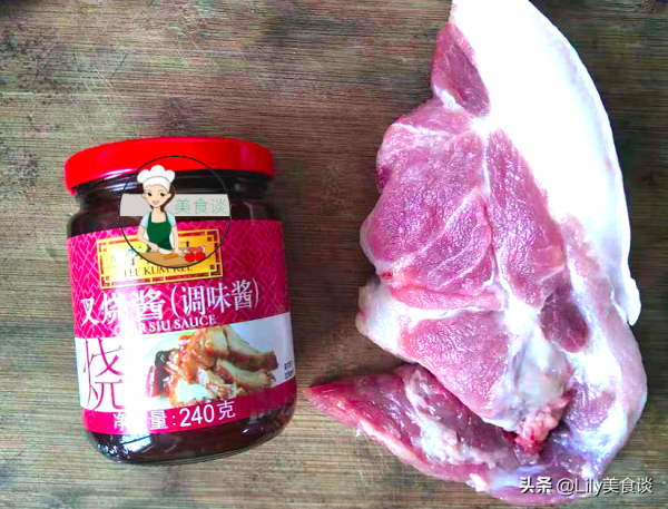 把豬肉放進電飯鍋裡，不加一滴水，越燜越香，吃一次念念不忘