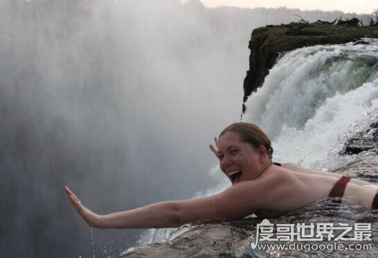 世界上最危險的游泳池,懸崖邊的魔鬼游泳池(110米) 世界上最危險的游泳池,懸崖邊的魔鬼游泳池(110米)