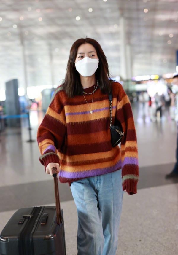 條紋毛衫+闊腿牛仔褲 條紋毛衫+闊腿牛仔褲