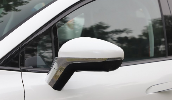 雷諾攜手江鈴集團，旗下首款車型官圖曝光，尾燈為畫龍點睛之筆