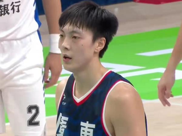 趙睿19分,胡明軒12分,廣東隊險勝浙江隊,半決賽避開遼寧隊 趙睿19分,胡明軒12分,廣東隊險勝浙江隊,半決賽避開遼寧隊