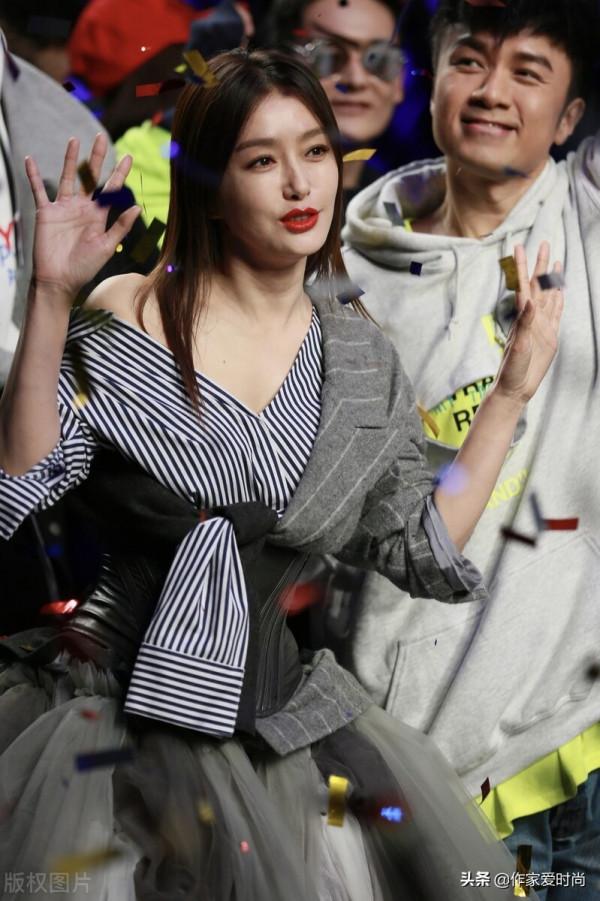 秦嵐真的好有古典美的範兒啊，這麼迷人為什麼還單身呢，要求高嗎