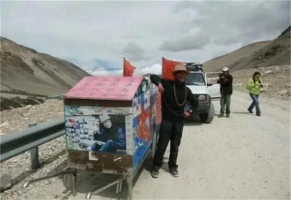 “徒步狂人”謝建光：35年拉板車走30萬公里，59歲止步黑河