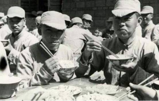 抗戰期間的國共軍隊伙食，有的部隊吃肉吃到膩