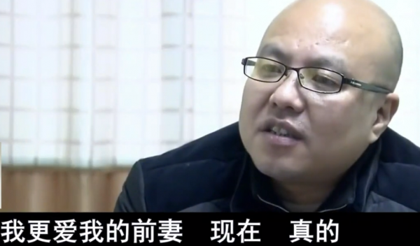 教授為追求小10歲助教送車送物，婚後1年，卻把婚房送給了前妻