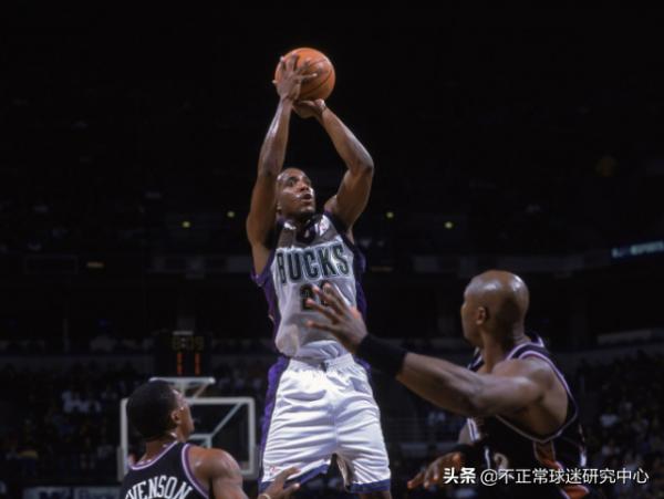 單節8記三分有多強？現役僅2人，庫裡差一點，克萊歷史第一