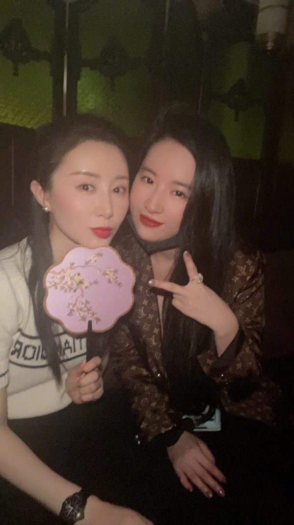 管你是真姐妹還是偽閨蜜,女明星同框即比美,誰醜誰尷尬 管你是真姐妹還是偽閨蜜,女明星同框即比美,誰醜誰尷尬