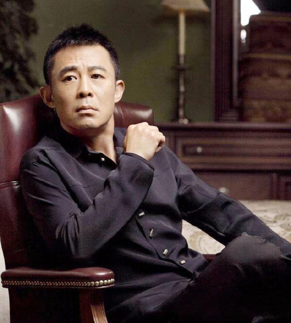 著名演員潘雨辰：與侯勇離婚後，染霜的玫瑰帶淚開