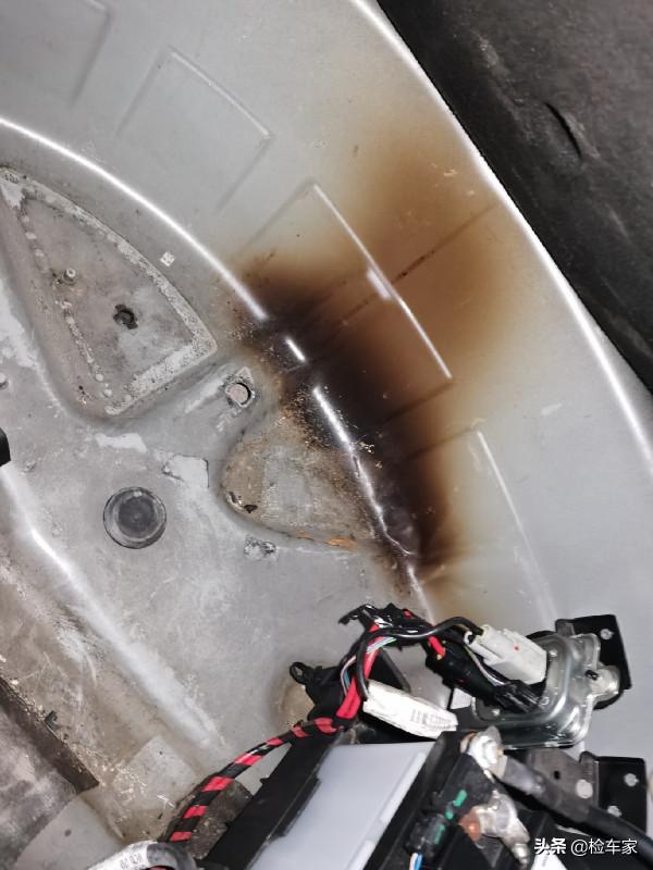 售價超百萬的捷豹，開4年只要22萬！老哥：我就喜歡撿撲街車