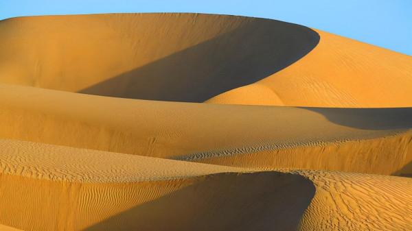 塔克拉瑪干沙漠到底有多深?如果把沙子都挖光,下面是什麼 塔克拉瑪干沙漠到底有多深?如果把沙子都挖光,下面是什麼