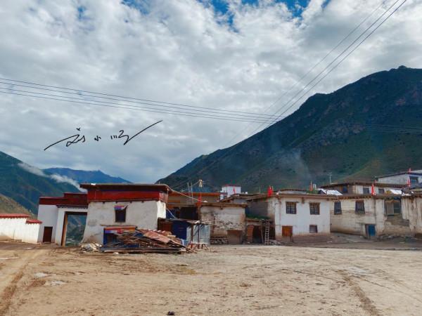 西藏昌都的小眾古鎮，還有一段古長城，知名度卻不高，遊客還不多