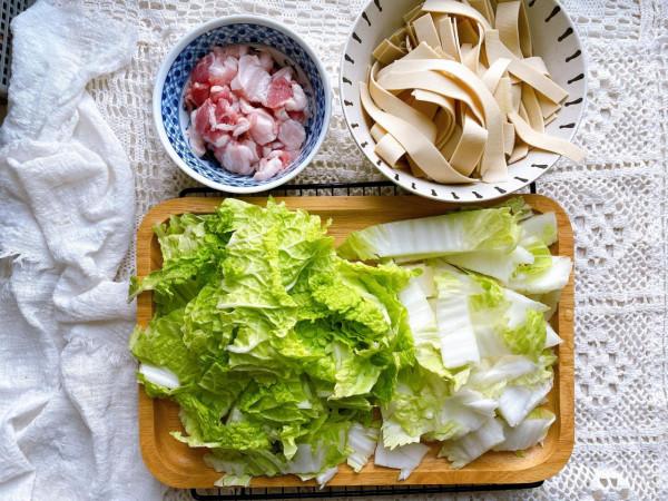 秋冬要多吃白菜，熱乎乎地燉一鍋，鮮香又暖胃，上桌連湯汁都不剩