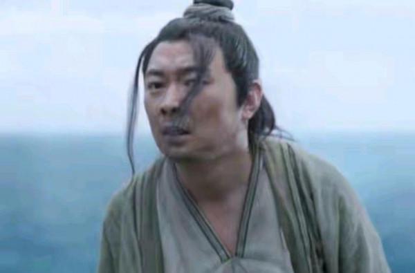 民間故事：富商探望寡嫂，發現她深夜挖坑，破產才知寡嫂良苦用心