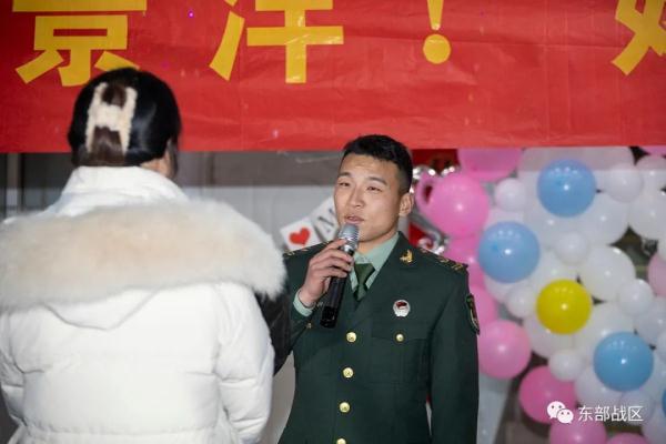 陸軍上士向武警退役女兵求婚，超甜