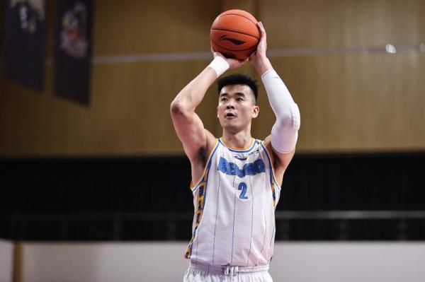 揭秘 | 李慕豪爆發不“突然”雅尼斯、林書豪都在背後“撐”著他 揭秘 | 李慕豪爆發不“突然”雅尼斯、林書豪都在背後“撐”著他