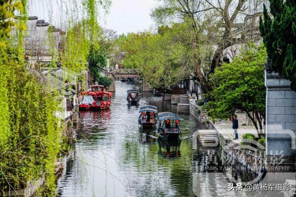 中國唯一因湖而得名的城市，面積5820平方千米，風光秀美名勝眾多