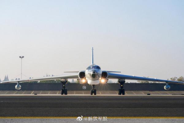 “長空之吻”！看戰機空中加受油訓練