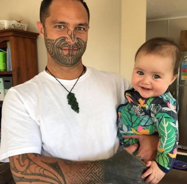 擁有毛利臉部傳統刺青主持人，成為第一個紐西蘭黃金時段新聞主播