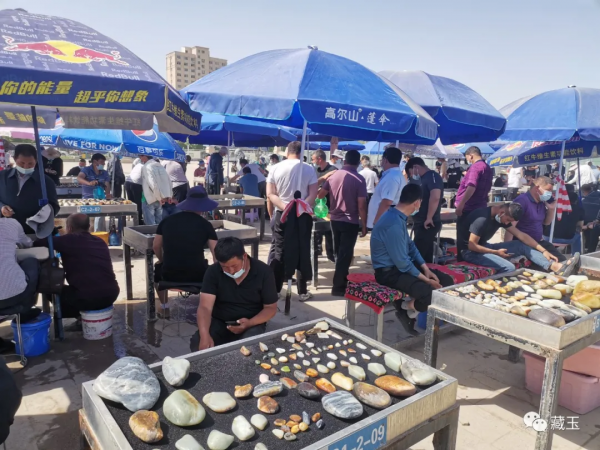 國慶假期去和田巴扎買玉,市場情況是這樣的…… 國慶假期去和田巴扎買玉,市場情況是這樣的……