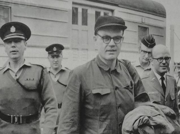 傳奇黑人盧蒙巴:痛斥白人,請蘇聯出兵,死後被肢解,只剩一顆牙 傳奇黑人盧蒙巴:痛斥白人,請蘇聯出兵,死後被肢解,只剩一顆牙