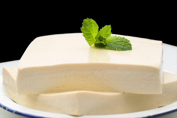 冬天饞豆腐，用不著出門買，一把黃豆一勺白醋，自己在家就能做