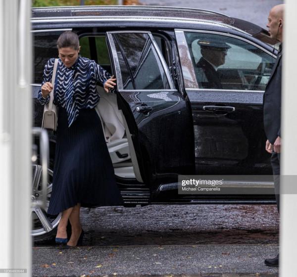 瑞典公主時尚逆襲，11月迎衣著高光時刻，同框美過西班牙王后