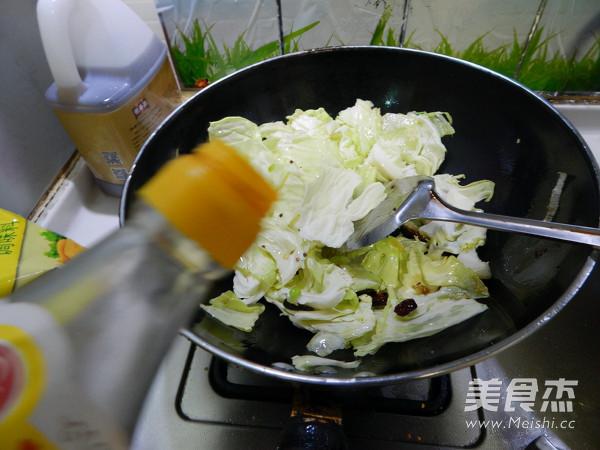 酸辣包菜的做法