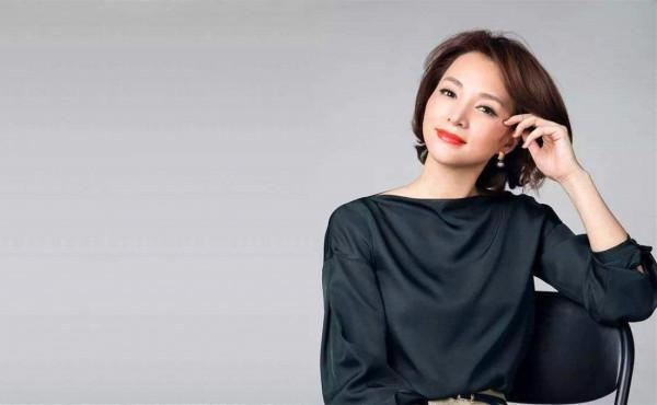 公認的央視高顏值主播，有人一路高歌，有人卻成“負面模板”