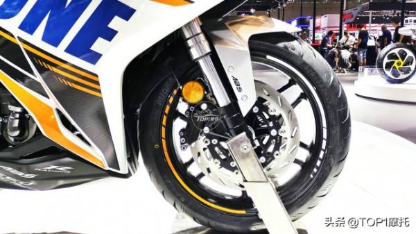 重慶摩博會丨賽科龍高顏值跑車驚豔亮相 RC3S強勢迴歸