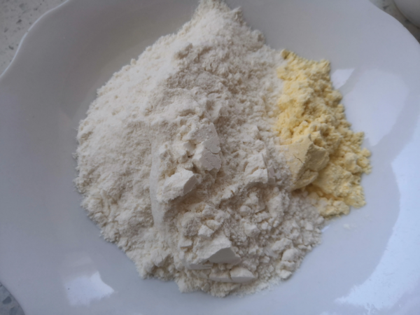 普通麵粉加入玉米麵也能做蛋糕，家庭製作怎麼省事兒怎麼來