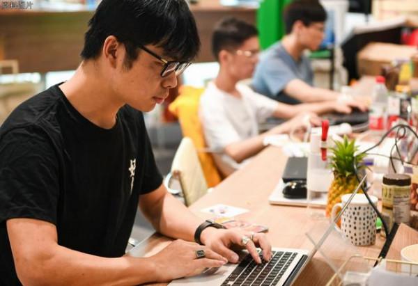 985畢業公務員“轉職”豬肉佬，理由是錢多，父親調侃“書白念”