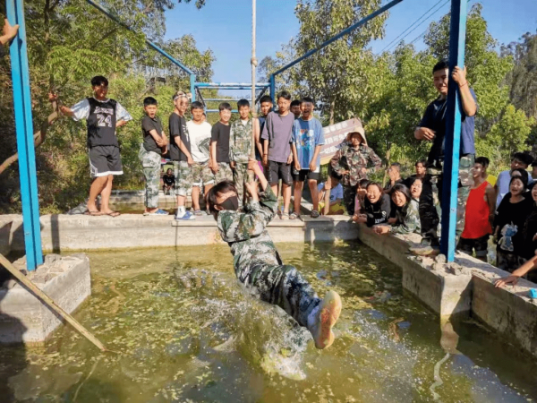 “白髮校長”火了:孩子想要成人成才,除了成績,還要有這些能力 “白髮校長”火了:孩子想要成人成才,除了成績,還要有這些能力